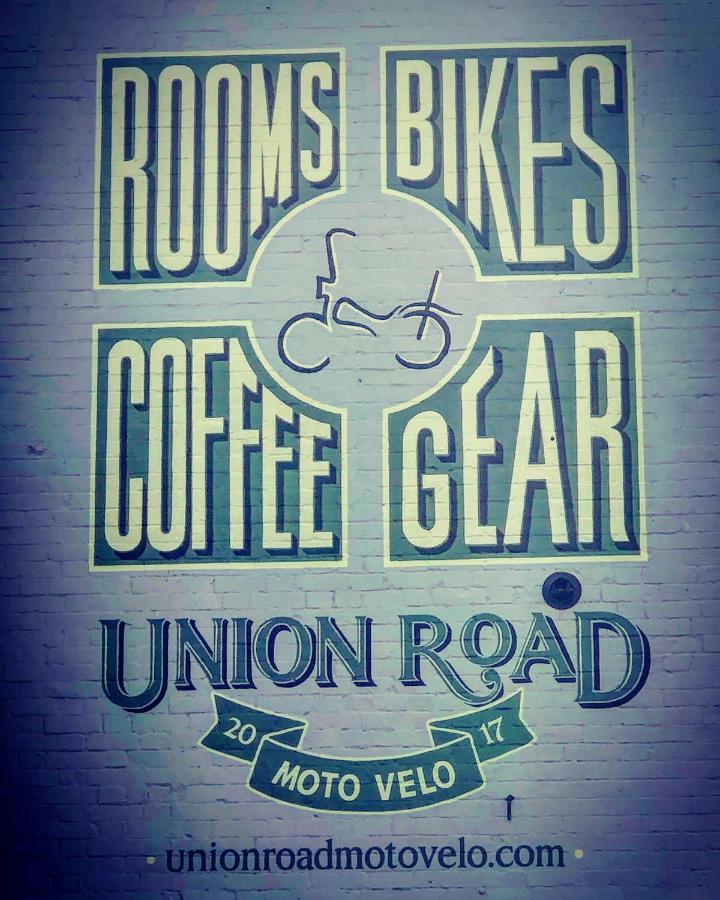 Union Road Moto Velo Couette-café Crediton